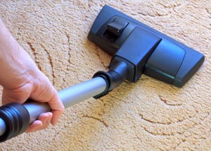 A carpet cleaning professional working in Golf